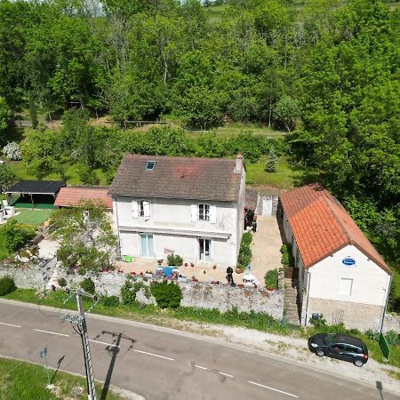 Gîte la Providence Saint-Sernin-du-Plain Exterior foto