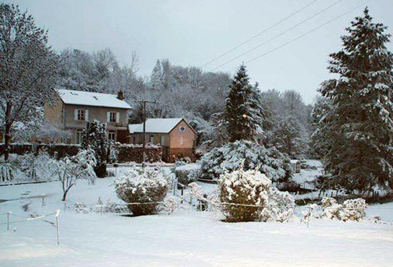 Gîte la Providence Saint-Sernin-du-Plain Exterior foto